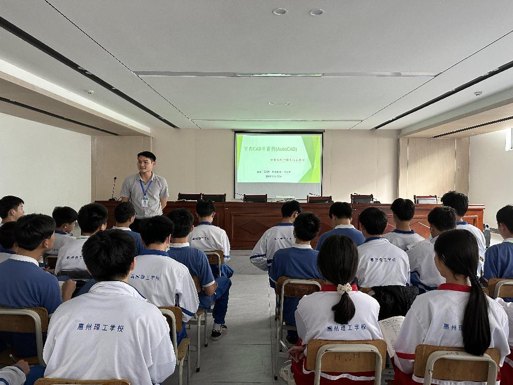 示范課堂展風(fēng)采，匠心執(zhí)教篤前行